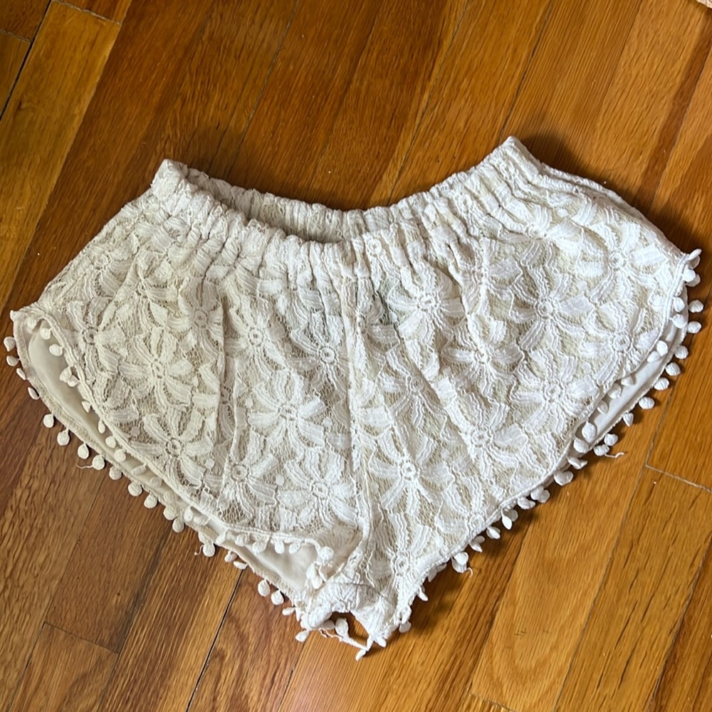 LF Chandelier floral lace shorts